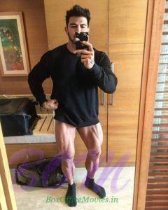 Sahil Khan Thigh selfie