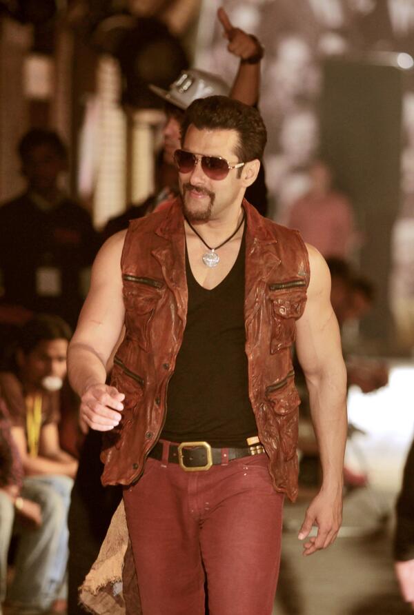 Salman Khan Stylish Avatar for Jumme ki raat hai, chumme ki baat hai