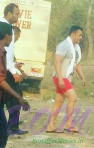 Salman Khan captured in shorts during shooting for Sultan