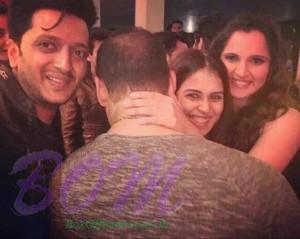 Salman Khan does a Vin Diesel with Riteish Genelia and Sania