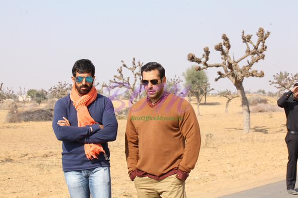 Salman Khan with Kabir Khan while shooting for Bajrangi Bhaijaan