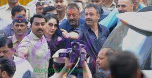 Sanjay Dutt with Raj kumar Hirani and his wife Manyata outside Yerwada jail