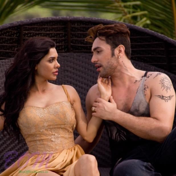 Sara Loren and Adhyayan Suman in Ishq Click still