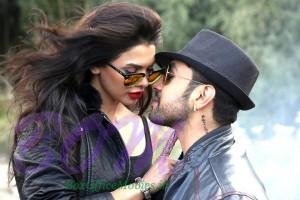 Sara Loren and Adhyayan Suman love scene in Ishq Click