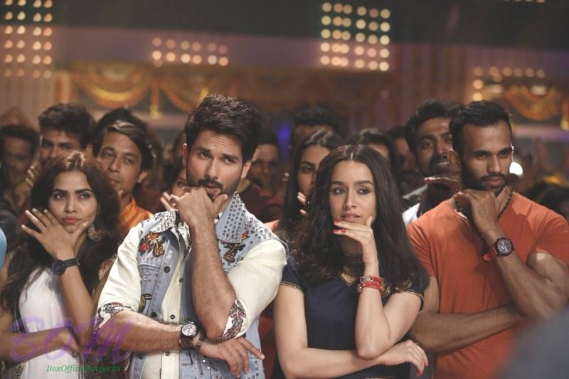 Shahid Kapoor and Shraddha Kapoor first look from Batti Gul Meter Chalu