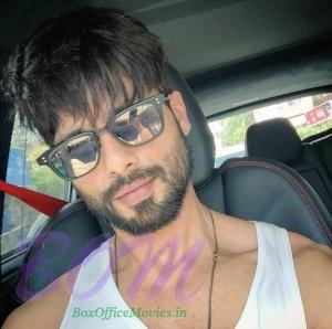 Shahid Kapoor drive time selfie
