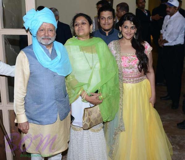 Shahid Kapoor parents and sister on the wedding day