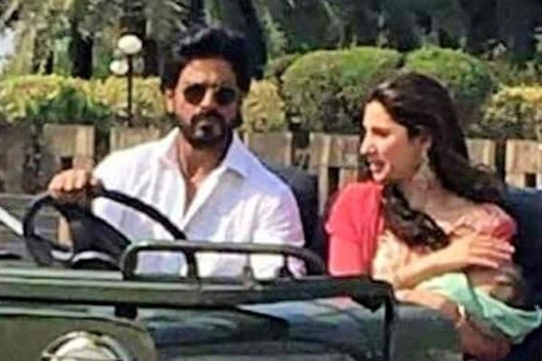 Shahrukh Khan first look with Mahira Khan in Raees