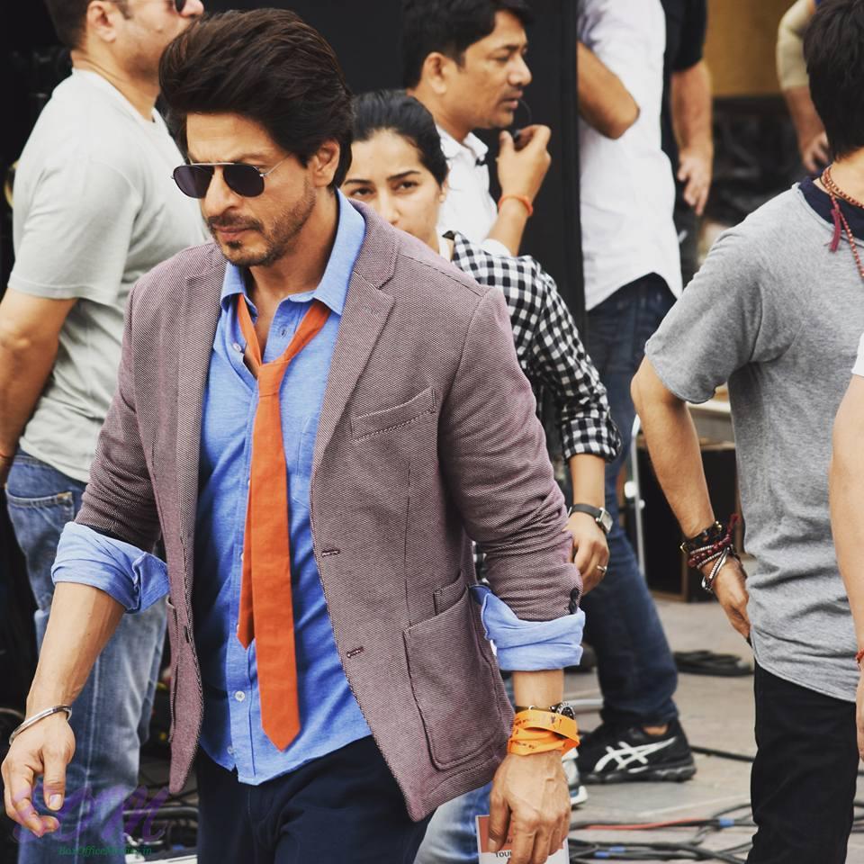 Shahrukh Khan most stylish look on the sets of The Ring movie