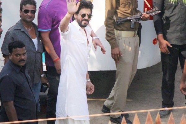 Shahrukh Khan on the sets of Raees movin shooting