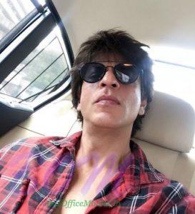 Shahrukh Khan selfie after a shoot of his upcoming movie by Anand L Rai