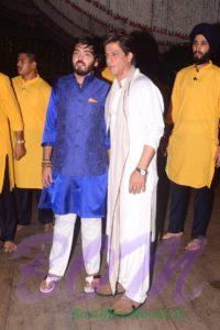 Shahrukh Khan with Mukesh Ambani's son on Ganesh Chaturthi 2017