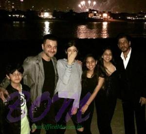 Shahrukh Khan with Sanjay Kapoor and other family members