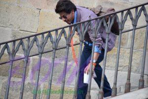 Shahrukh Khan with his stylish bag for The Ring