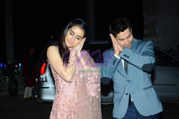 Shraddha Kapoor and Varun Dhawan while walked into Tulsi Kumar's reception