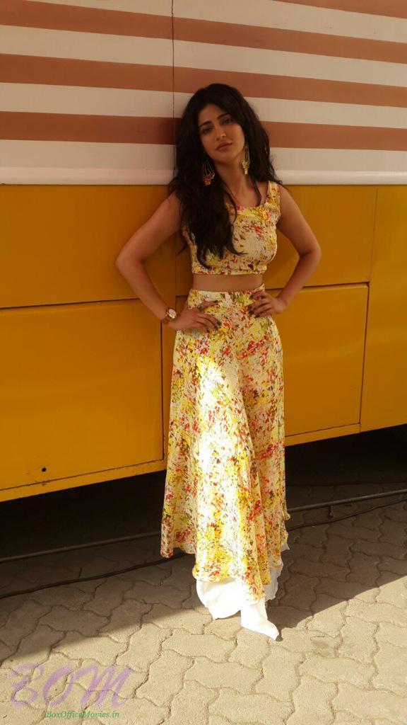 Shruti Haasan looking gorgeous in verandahprive summer resort 2015