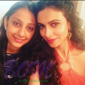 Simran Kaur Mundi ‏selfie with her manager Ruchira Shah