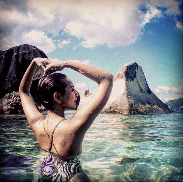 Sonakshi Sinha selfie from Seychelles Holidays 2016