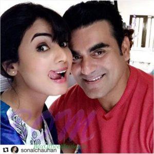 A quirky pic of Sonal Chauhan with Arbaaz Khan