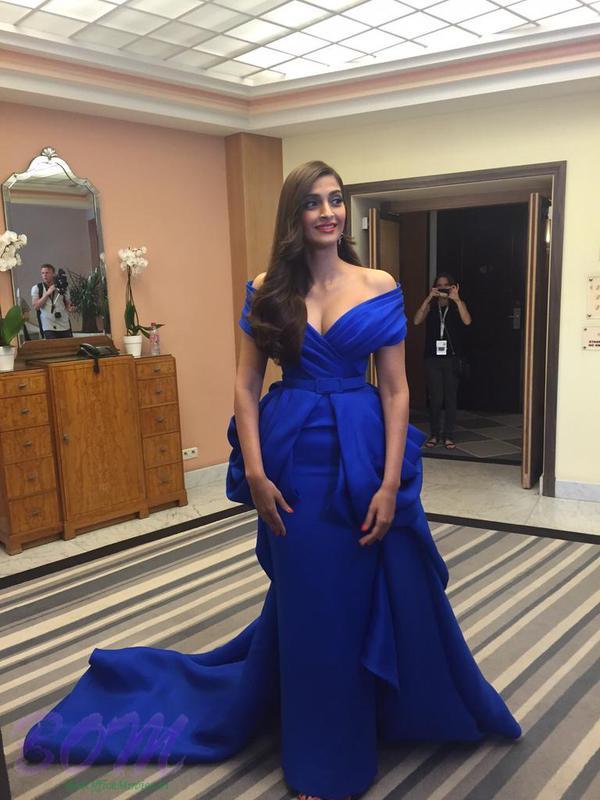 Sonam Kapoor just ready to grace the Red Carpet at Cannes2015