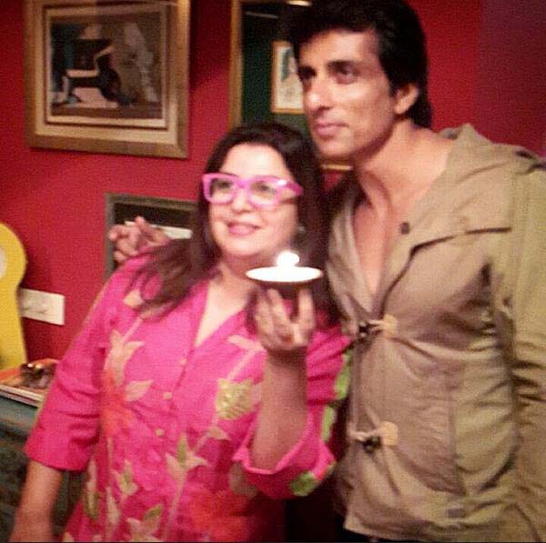 Sonu Sood shared this picture with words 'Farah Khan ur firni cake was the most special cake n thanks a ton for making it so special. Love my HNY family.
