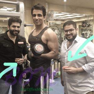 Sonu sood confuse to do when his friends arrive at Gym with ice-creams