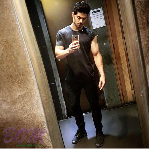 Sooraj Pancholi latest selfie showing biceps