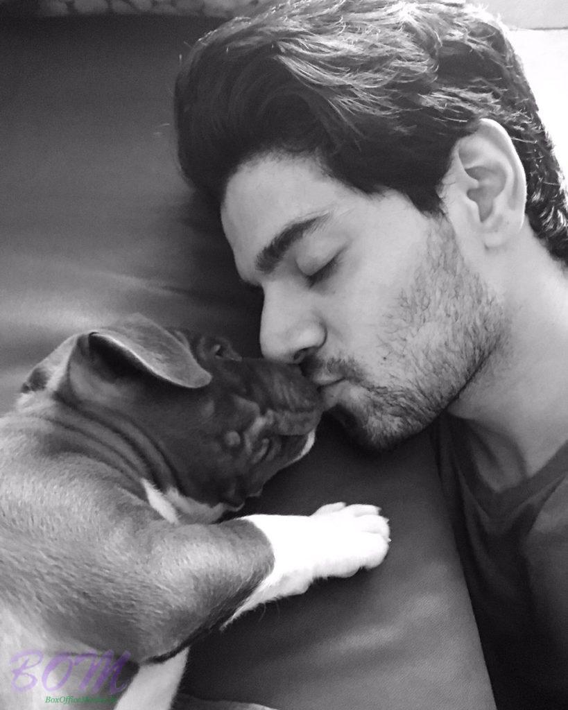 Sooraj Pancholi lipkiss to a cute doggy