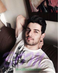 Sooraj Pancholi selfie on Sep 2016