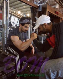 Sooraj Pancholi‏ arm wrestling with his trainer