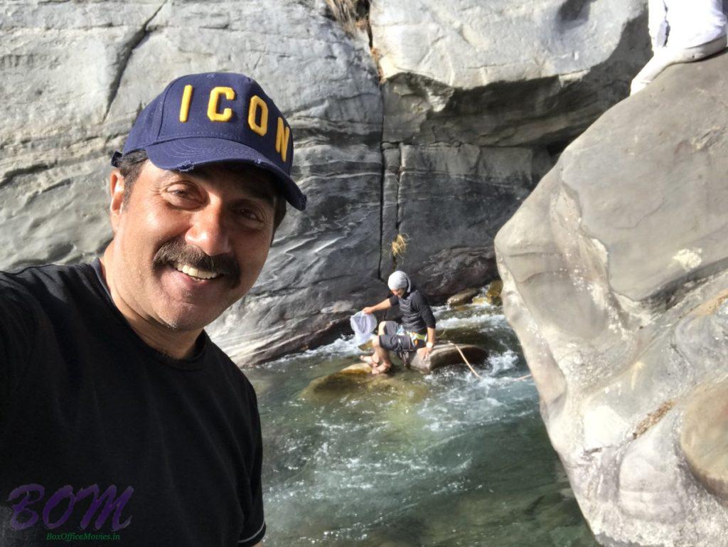 Sunny Deol selfie with son Karan deol while shooting for Pal Pal Dil Ke Paas