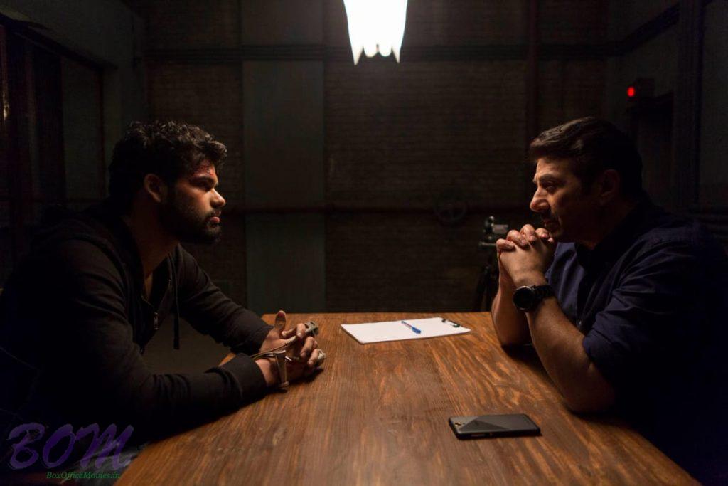 Sunny Deol with Dimple Kapadia's nephew Karan Kapadia in a scene of Blank movie