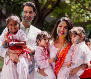 Sunny Leone Holi photo with husband and kids