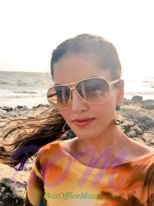 Sunny Leone cool selfie