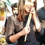 Sunny Leone eating Ghanna