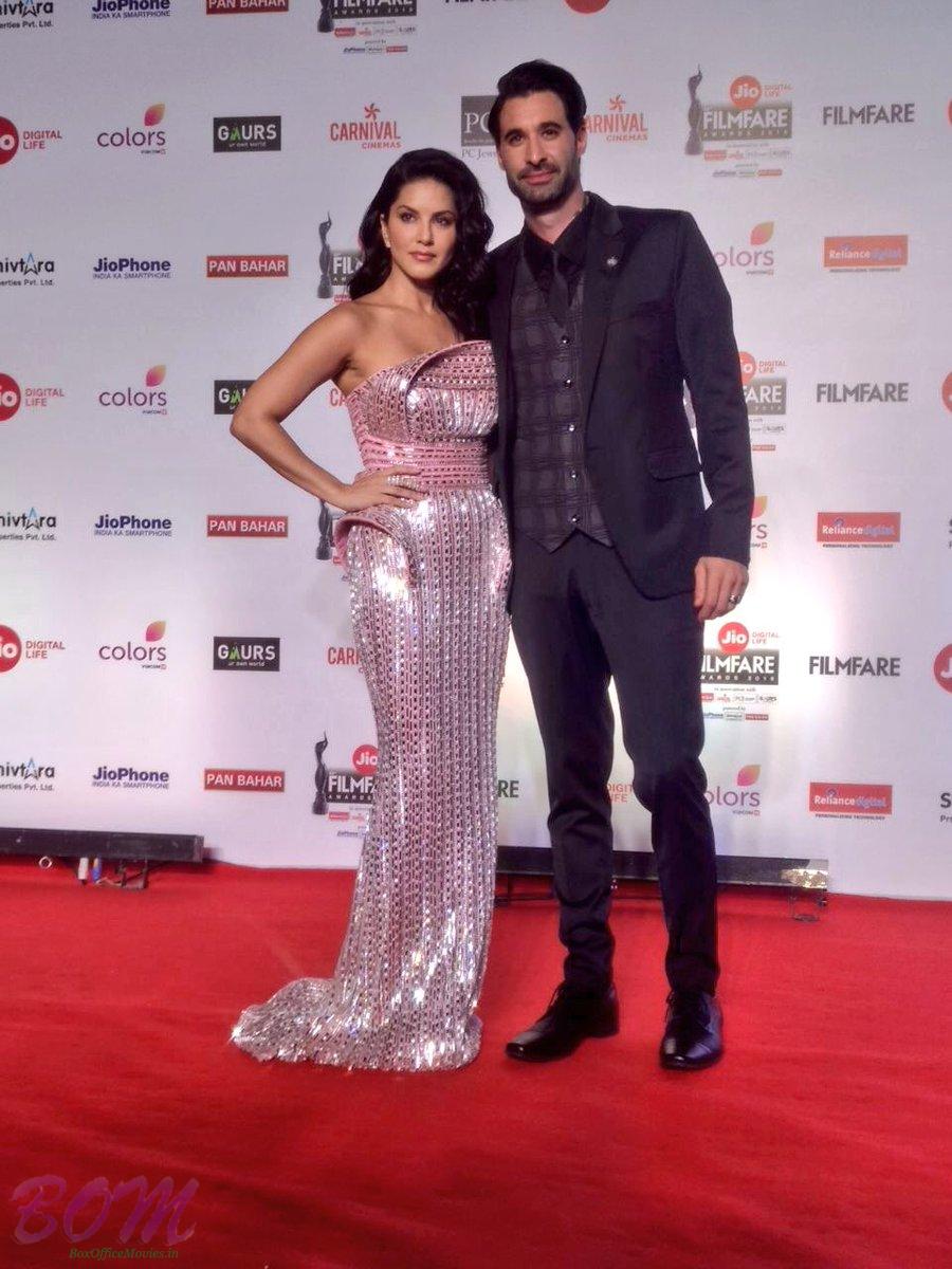 Sunny Leone with Daniel Webber on Jio Filmfare 2018