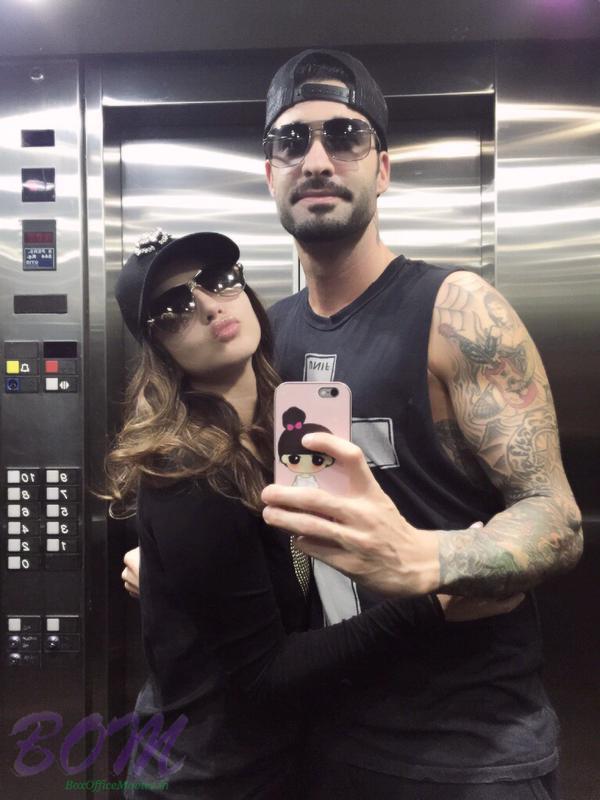 Sunny Leone kiss with Daniel Weber in an elevator