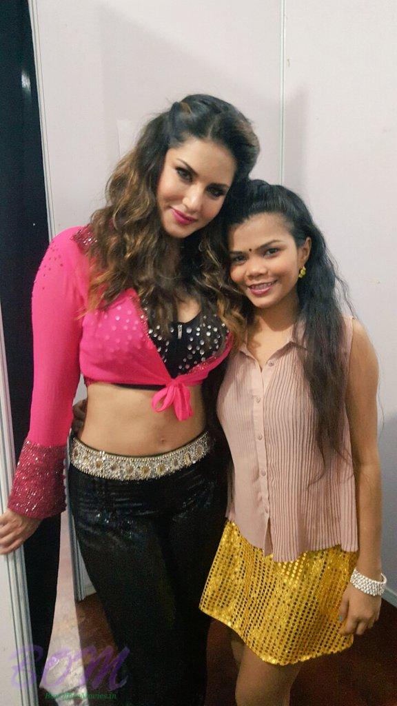 Sunny Leone with Pinkz shama