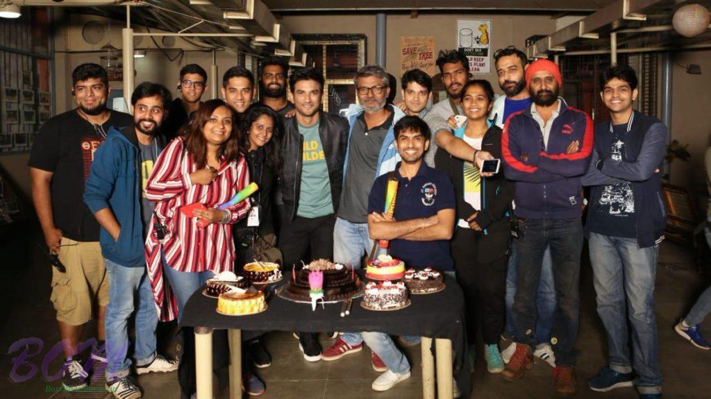 Sushant Singh Rajput and Shraddha Kapoor with the team Chhichhore
