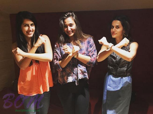 Taapsee Pannu wonder hours with other mates