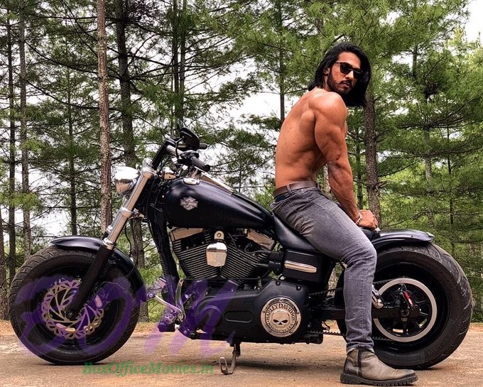 Thakur Anoop Singh smashing hot pic in bike Harley Davidson - Photo |  Picture | Pic © 