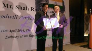 The 1st Indian to be the Goodwill Ambassador to Korea. Give it up for Shahrukh Khan!