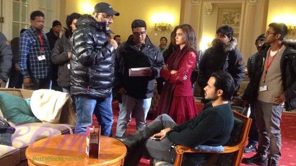 The craziness continues on the sets of Raaz4