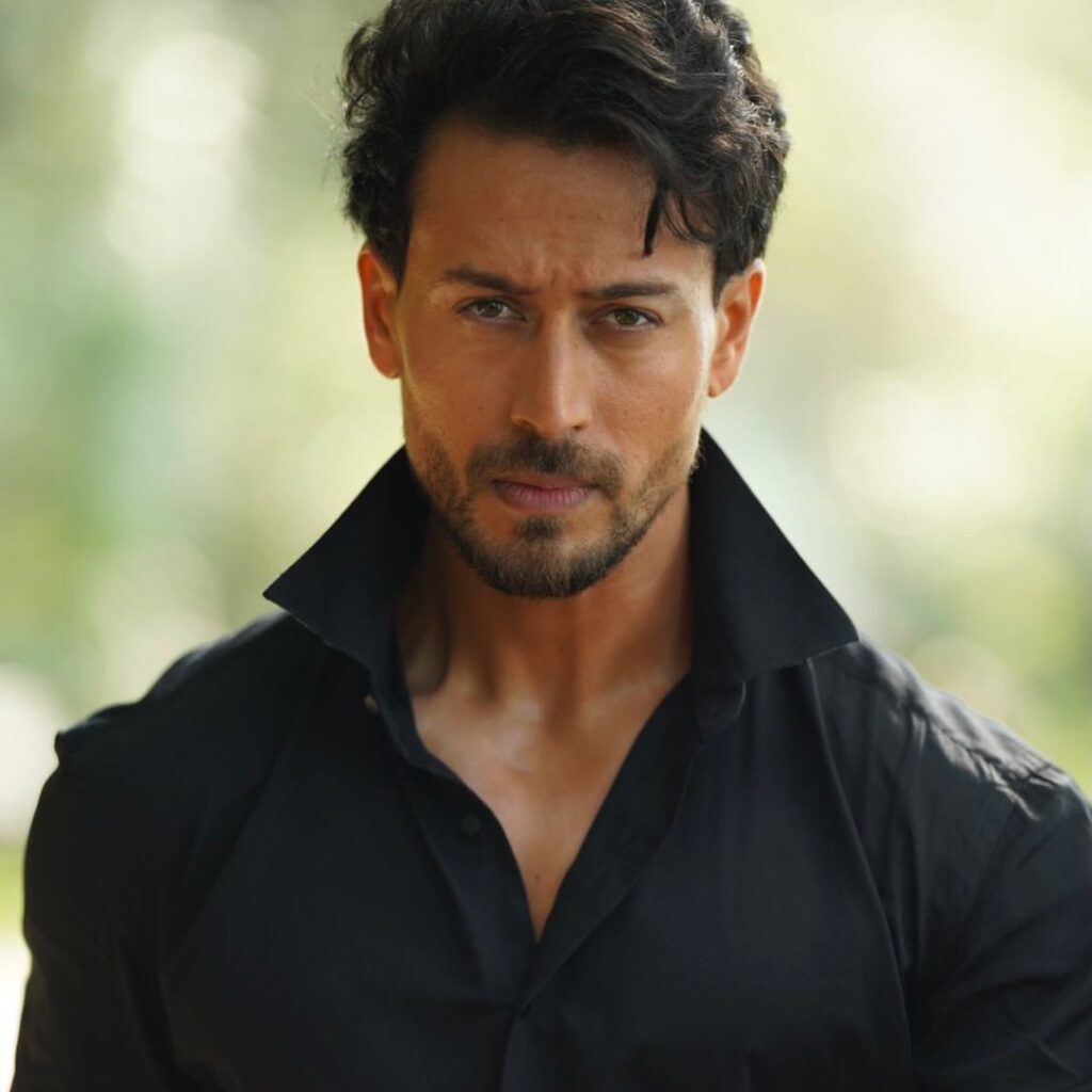 Tiger Shroff black love.