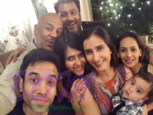 Tusshar Kapoor selfie with Family and Cousins