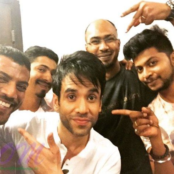 Tusshar ‏Kapoor with his crew members on 12 Apr2016