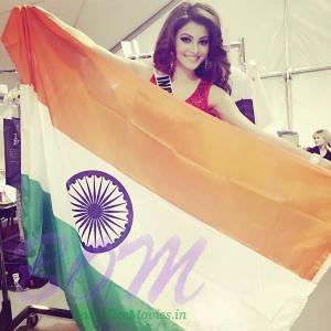 URVASHI RAUTELA pic with Indian Flag for Republic Day 2016