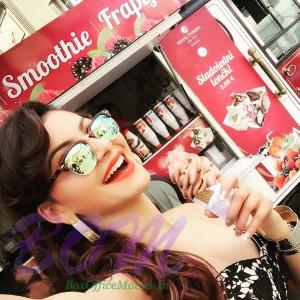Urvashi Rautela enjoying selfie with ice-cream