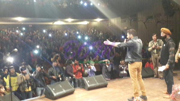 Varun Dhawan in Delhi Kamla Nehru college