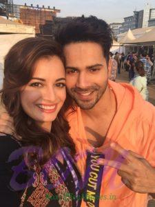 Varun Dhawan selfie with Dia Mirza